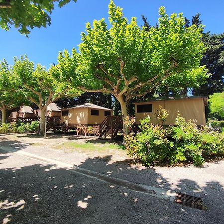 Camping Porte Des Alpilles By M.A Destination Glamping Saint-Étienne-du-Grès Bagian luar foto