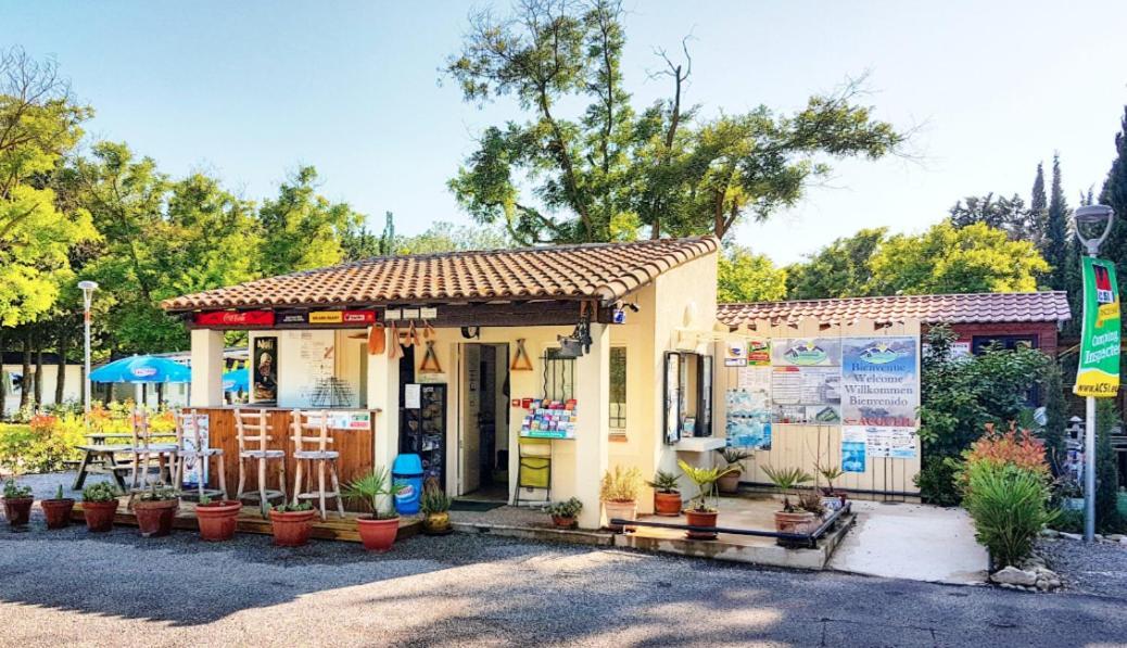 Camping Porte Des Alpilles By M.A Destination Glamping Saint-Étienne-du-Grès Bagian luar foto