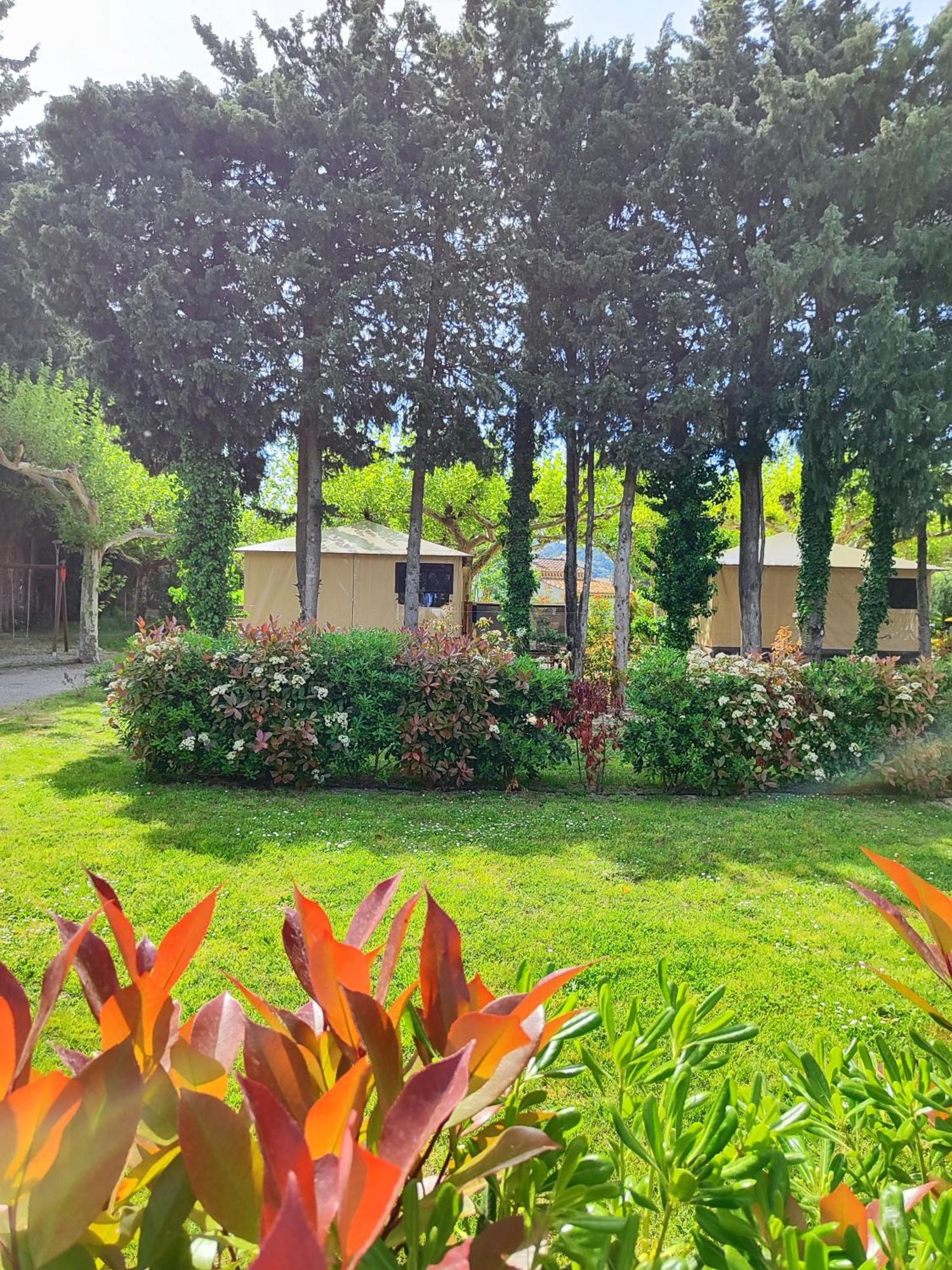 Camping Porte Des Alpilles By M.A Destination Glamping Saint-Étienne-du-Grès Bagian luar foto