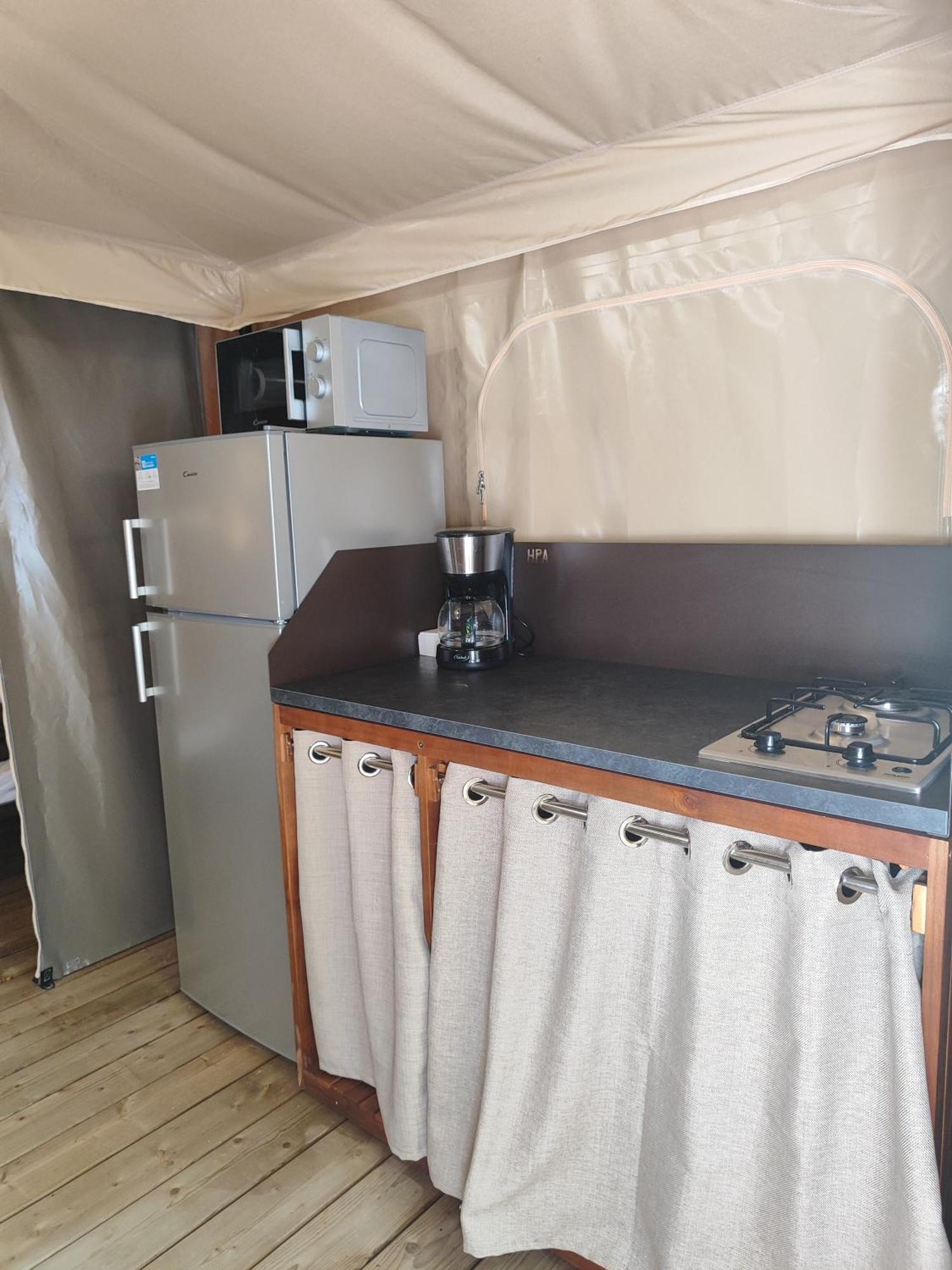 Camping Porte Des Alpilles By M.A Destination Glamping Saint-Étienne-du-Grès Bagian luar foto