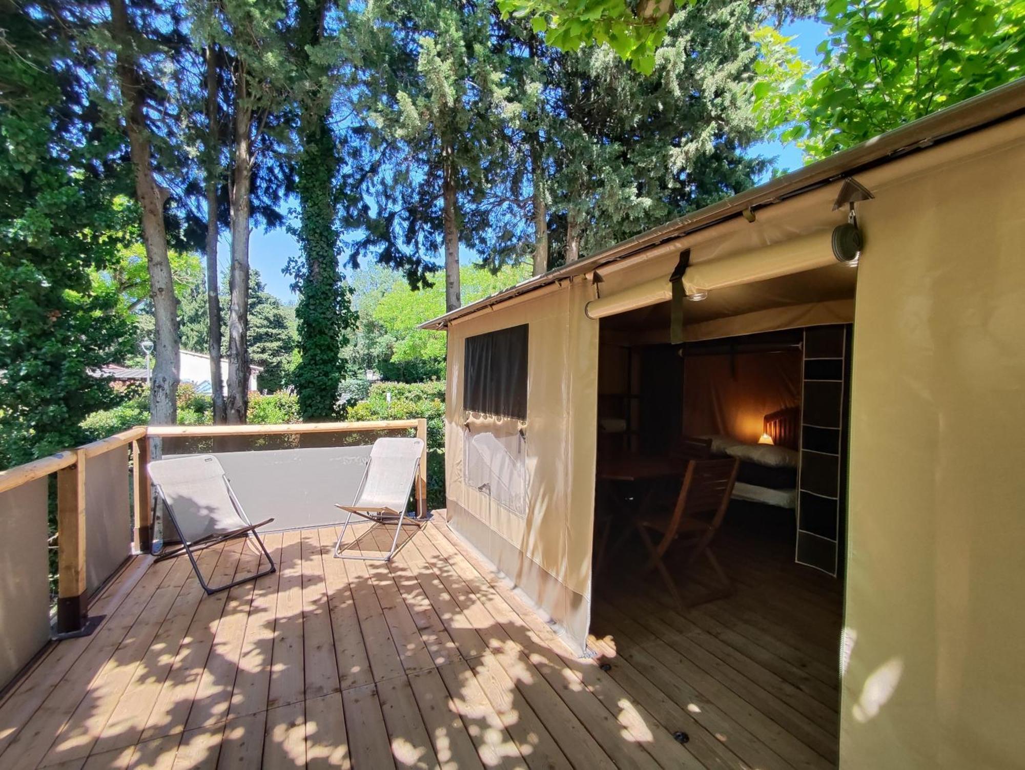 Camping Porte Des Alpilles By M.A Destination Glamping Saint-Étienne-du-Grès Bagian luar foto