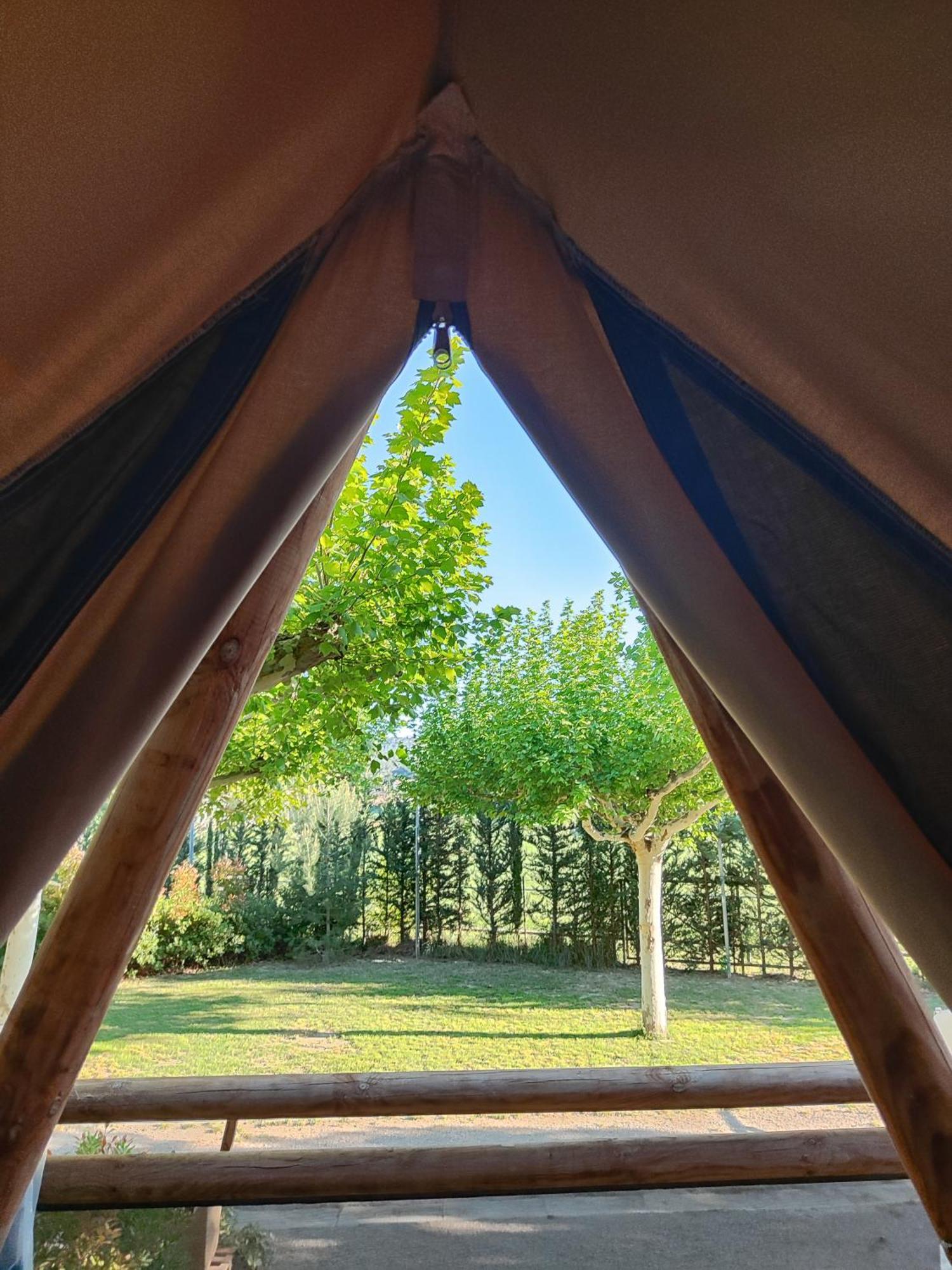 Camping Porte Des Alpilles By M.A Destination Glamping Saint-Étienne-du-Grès Bagian luar foto