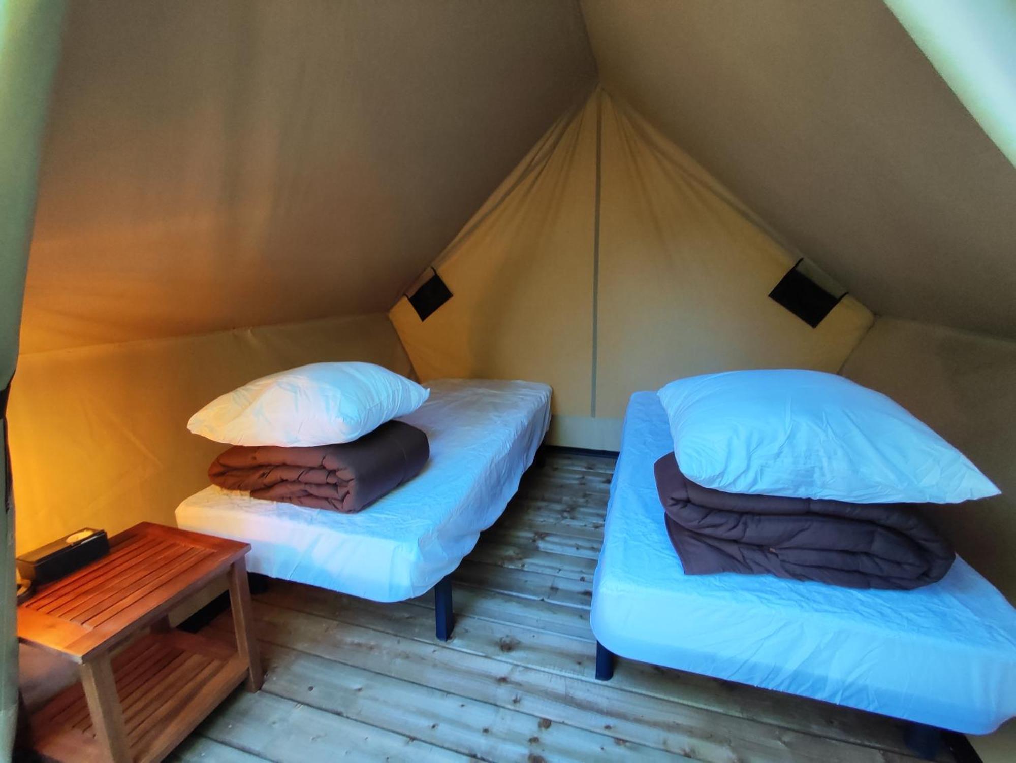 Camping Porte Des Alpilles By M.A Destination Glamping Saint-Étienne-du-Grès Bagian luar foto