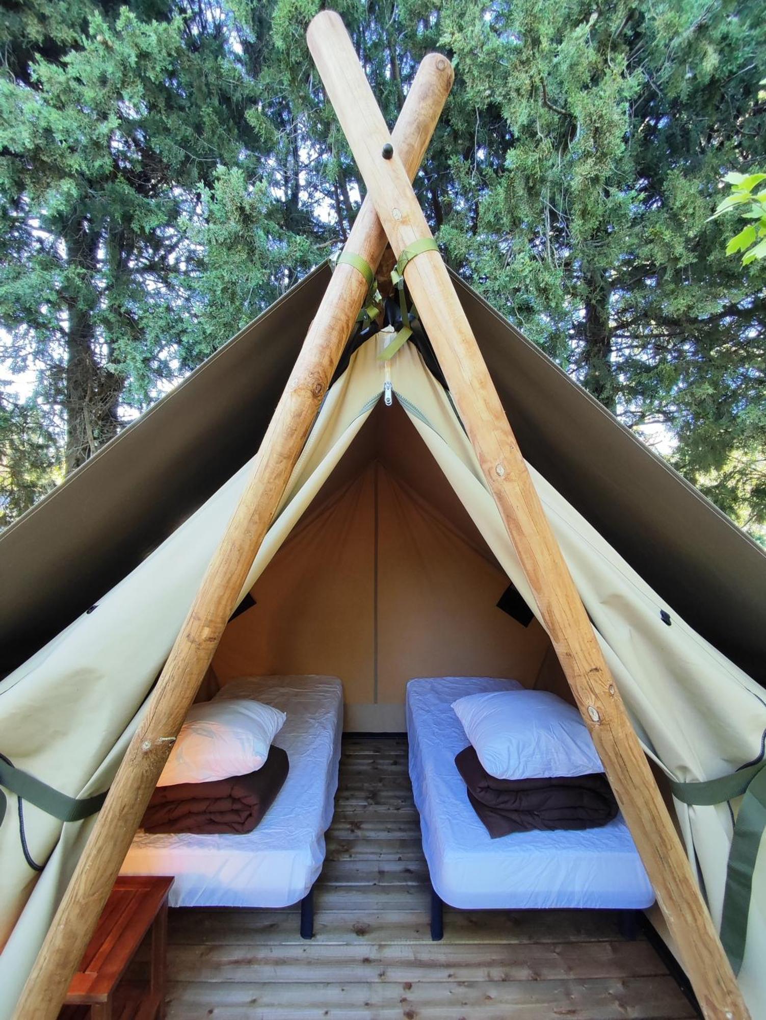 Camping Porte Des Alpilles By M.A Destination Glamping Saint-Étienne-du-Grès Bagian luar foto