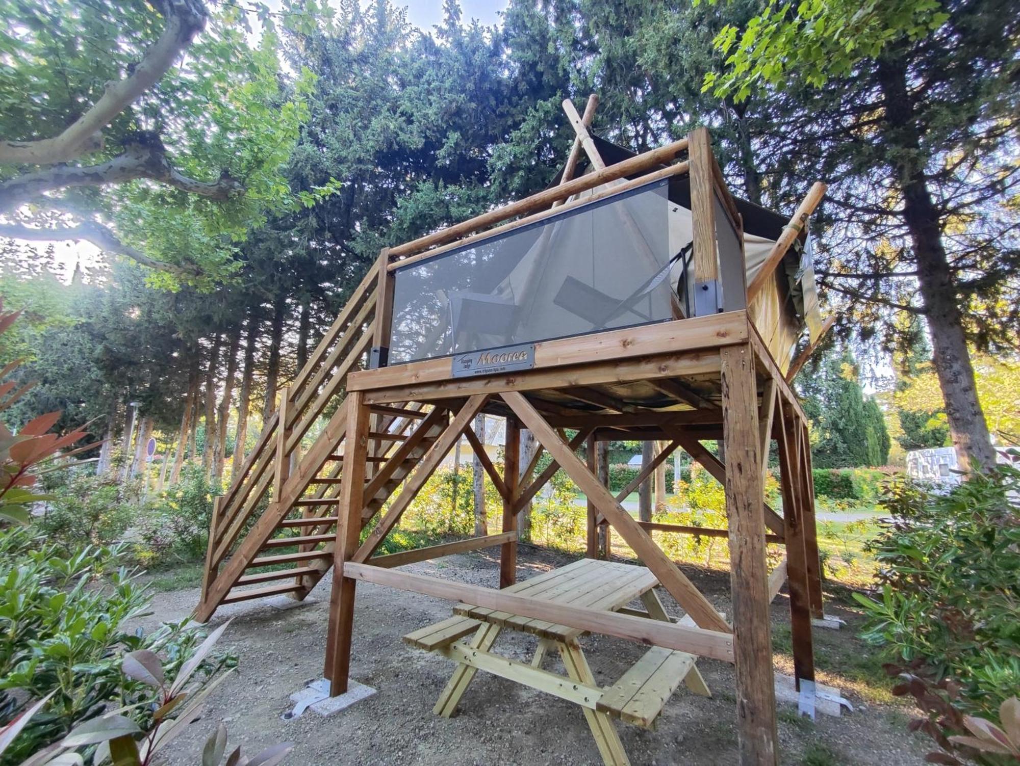 Camping Porte Des Alpilles By M.A Destination Glamping Saint-Étienne-du-Grès Bagian luar foto
