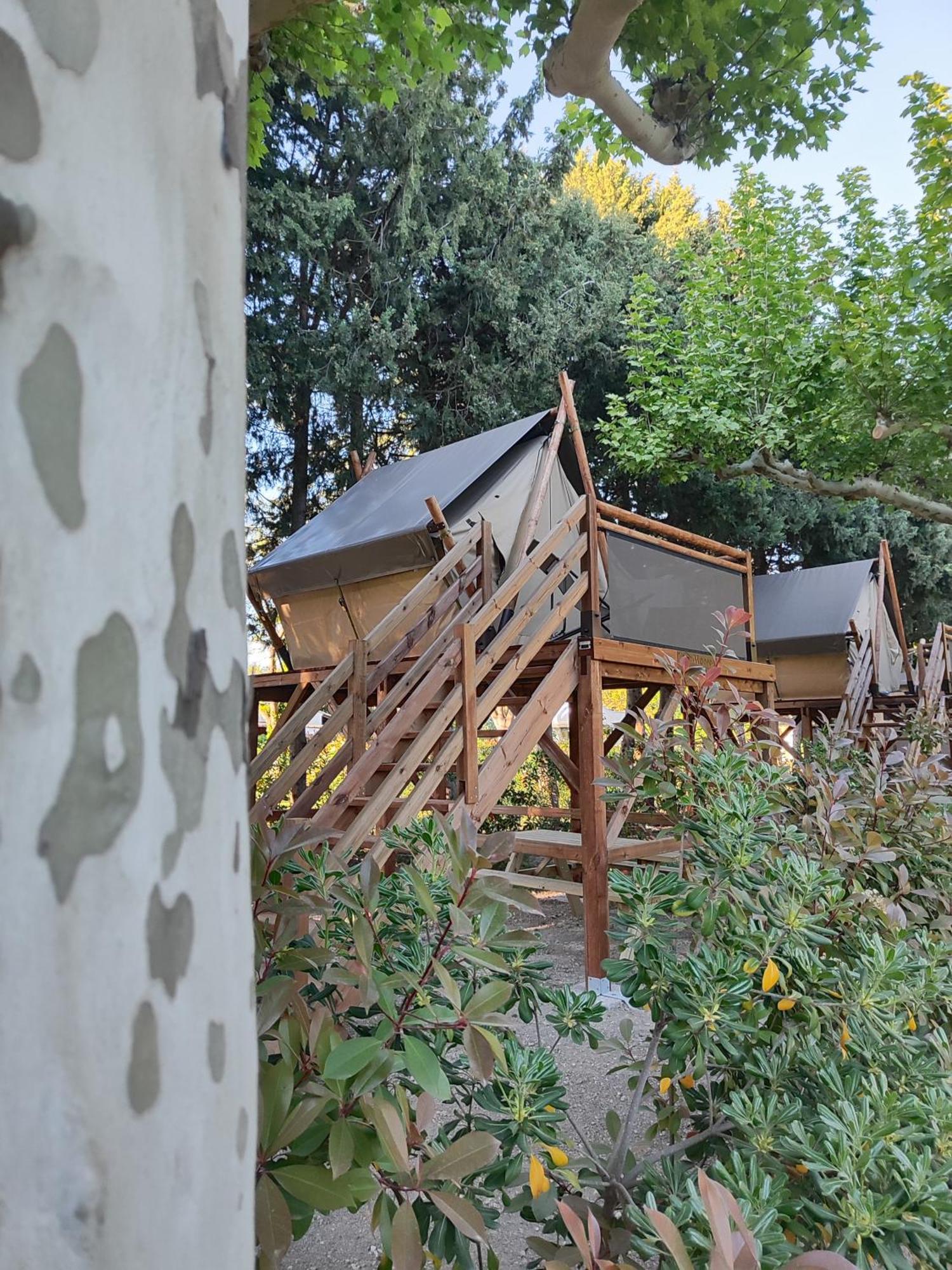 Camping Porte Des Alpilles By M.A Destination Glamping Saint-Étienne-du-Grès Bagian luar foto