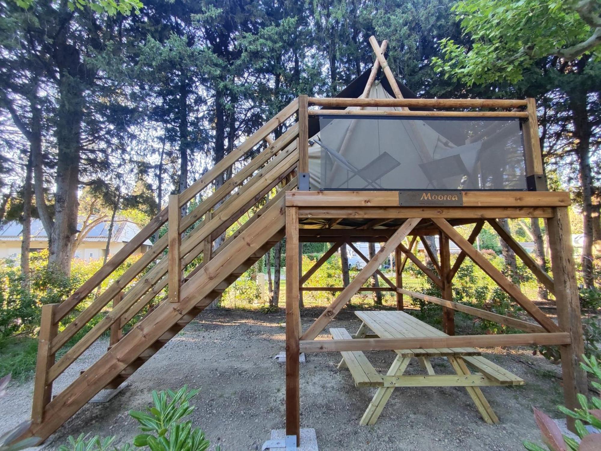 Camping Porte Des Alpilles By M.A Destination Glamping Saint-Étienne-du-Grès Bagian luar foto