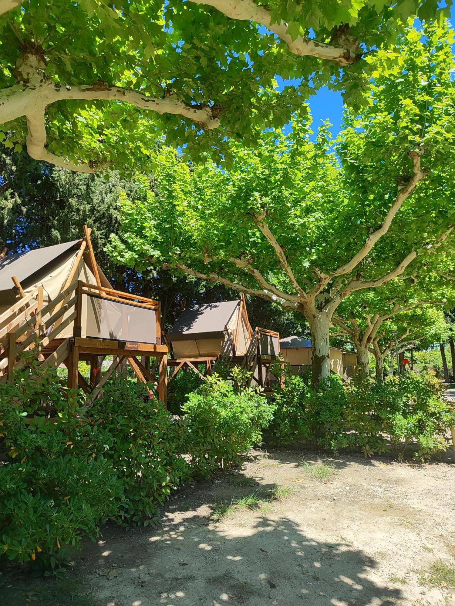 Camping Porte Des Alpilles By M.A Destination Glamping Saint-Étienne-du-Grès Bagian luar foto