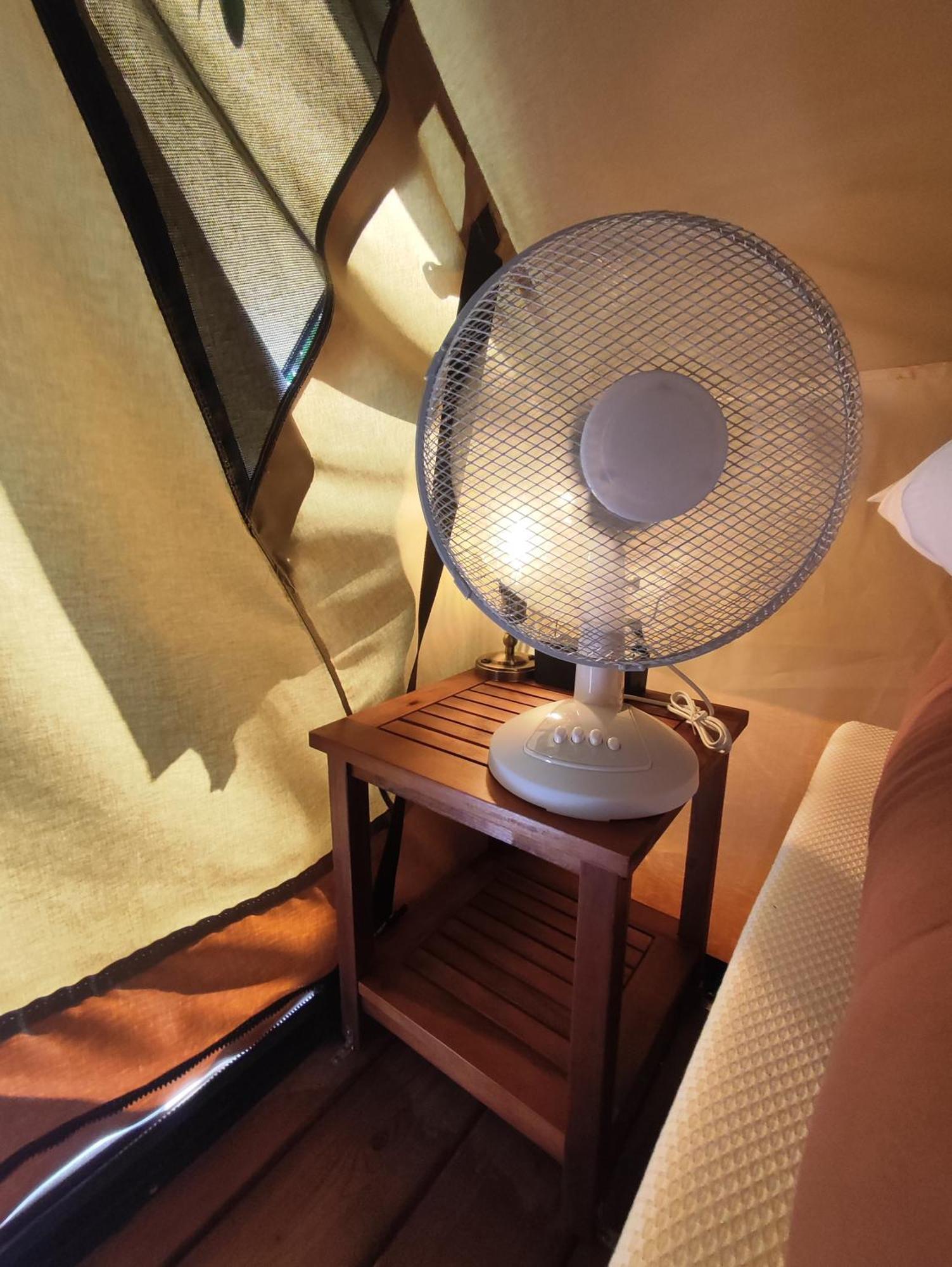 Camping Porte Des Alpilles By M.A Destination Glamping Saint-Étienne-du-Grès Bagian luar foto