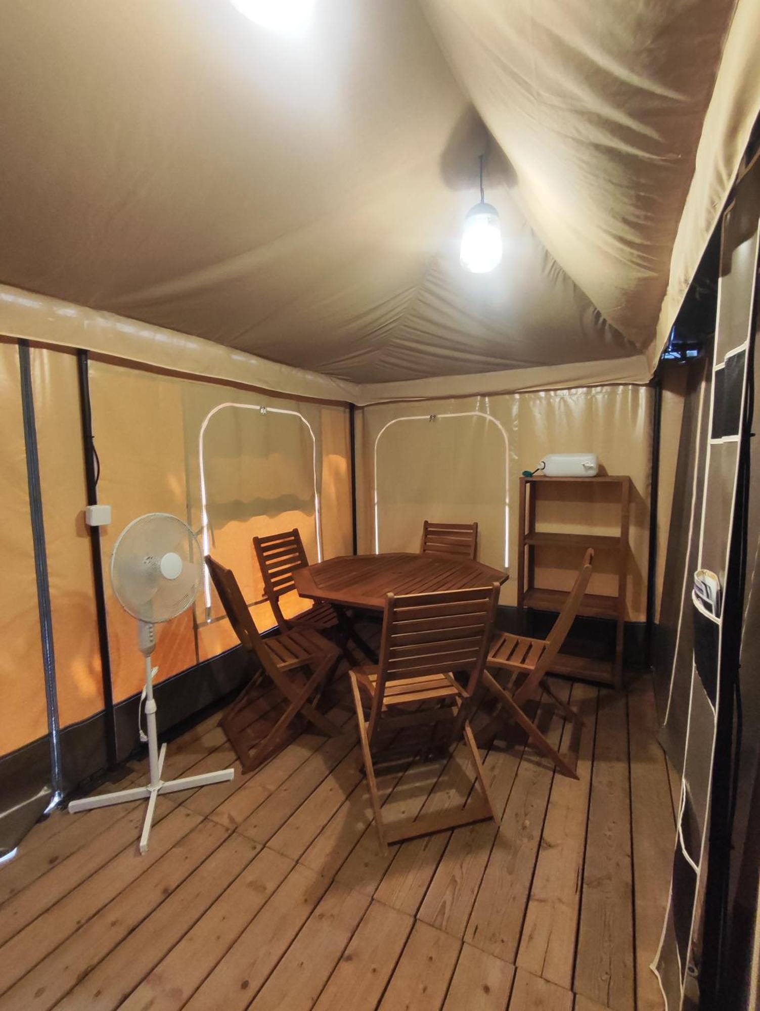 Camping Porte Des Alpilles By M.A Destination Glamping Saint-Étienne-du-Grès Bagian luar foto