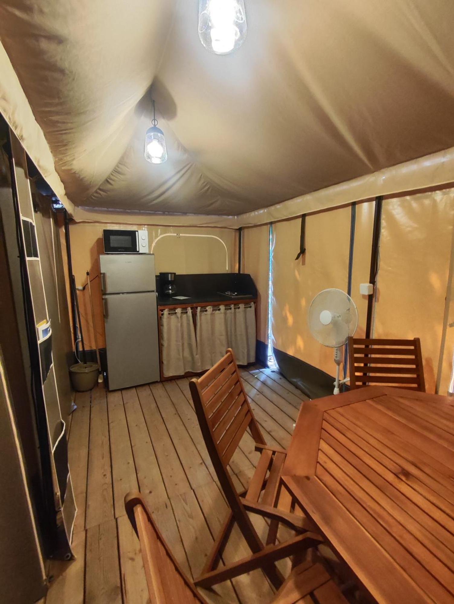 Camping Porte Des Alpilles By M.A Destination Glamping Saint-Étienne-du-Grès Bagian luar foto